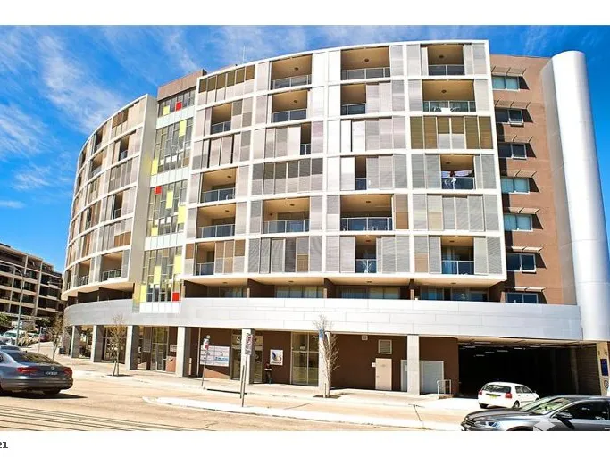 Nearly New 2 bedroom Apartment right next to Ashfield Train Station