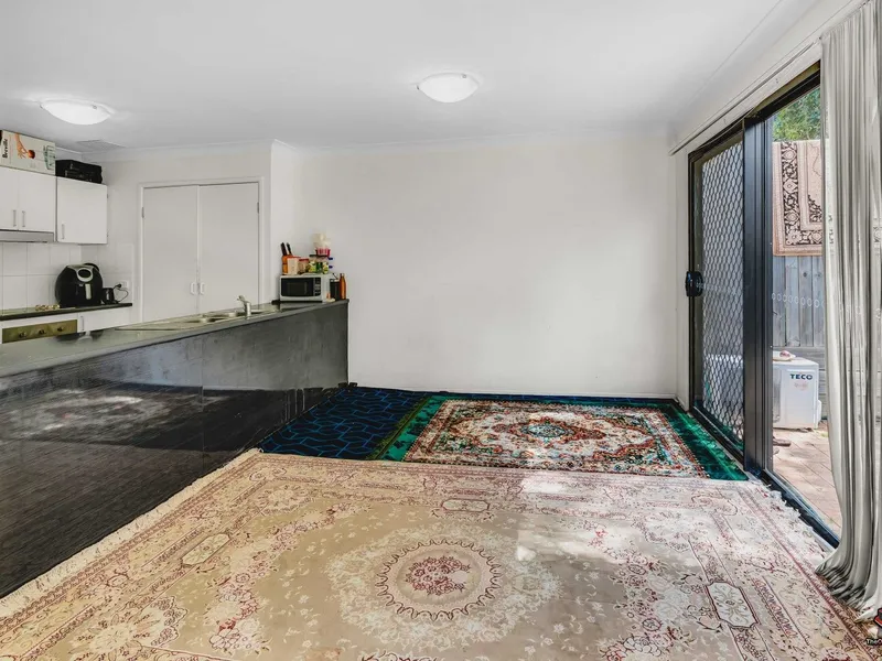 Easy Care positively geared property %