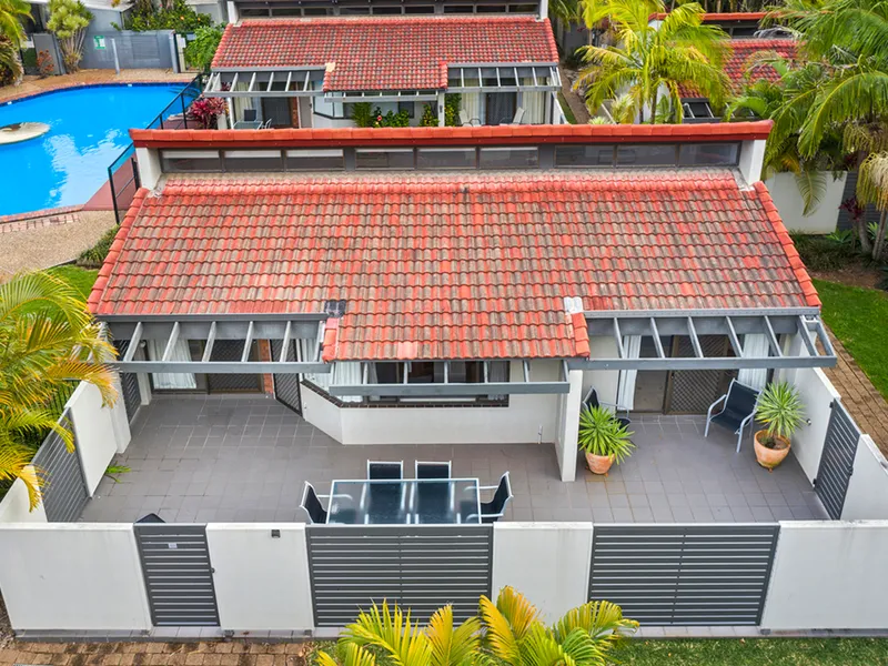 BEACHFRONT LUXURY LIVING