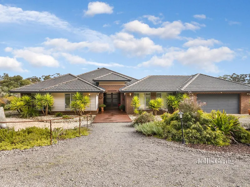 Gracious living in country setting