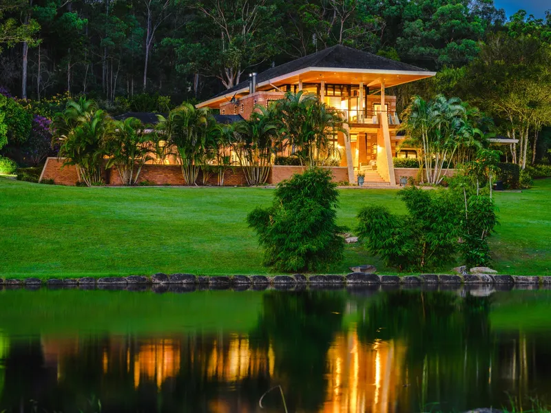 Exceptionally Private Equestrian Acreage with an Unrivalled Architectural Residence 