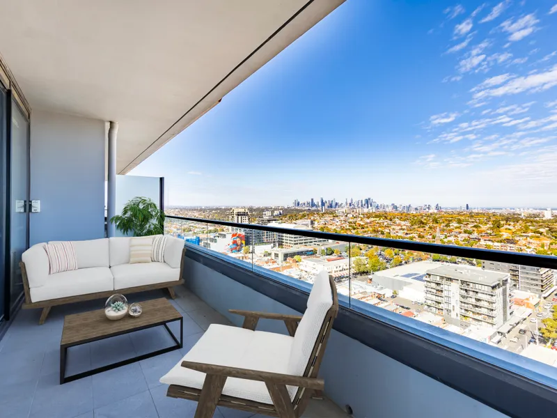 STYLE & SOPHISTICATION IN SUPERB LOCATION