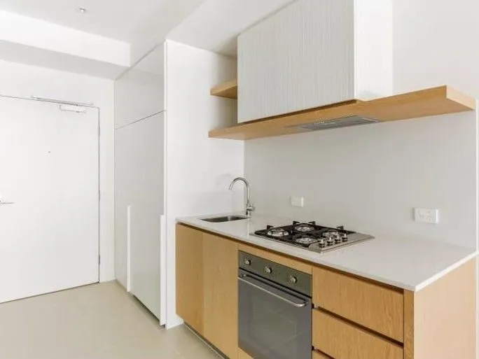 2 Bedroom Apartment, Walk to Monash University & Caulfield Station