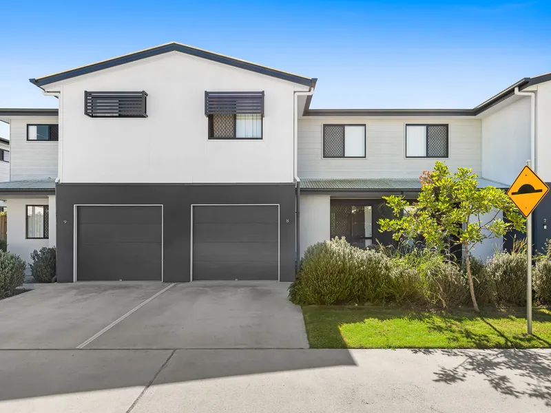 Spacious & Modern Three Bedroom Townhouse