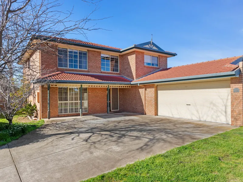 Grand family home in Premium Hillside Pocket!