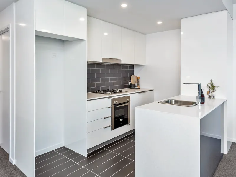 North Facing Modern 2 bedroom on the 2nd Floor