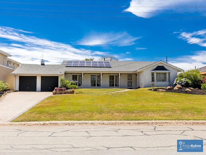 RIGHT ON THE RIVER !