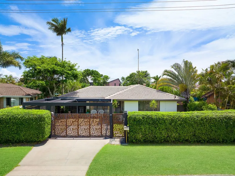 Dual Living in Sought-After Sorrento & Furnished!