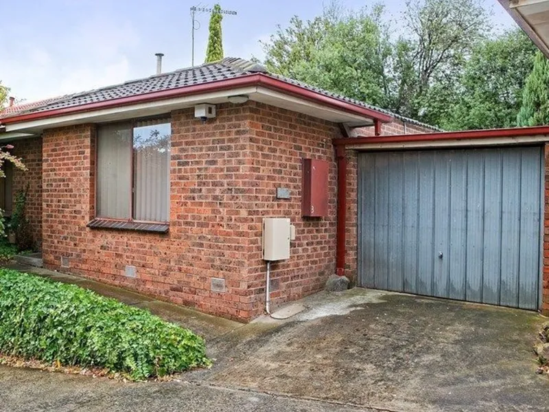 2 Bedroom Unit-  Walk to Noble Park Station