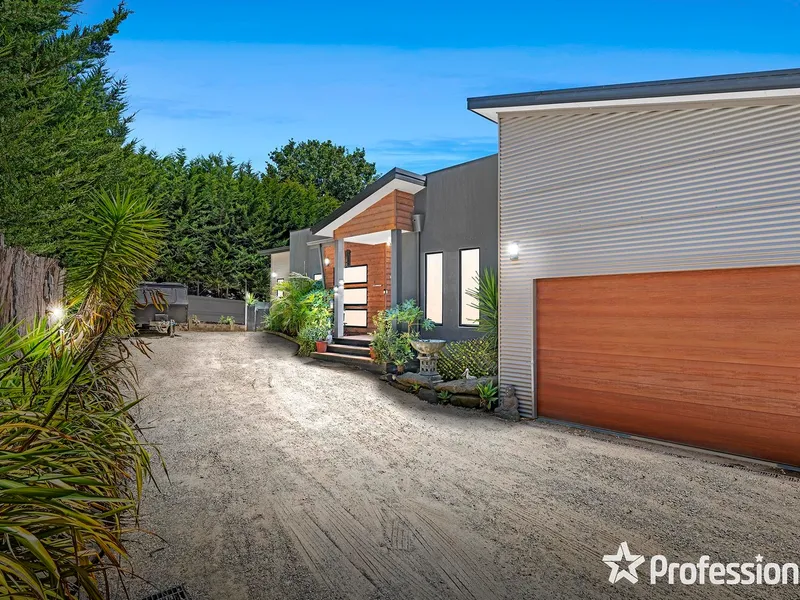 SPACIOUS FAMILY LIVING, CLOSE TO IT ALL!