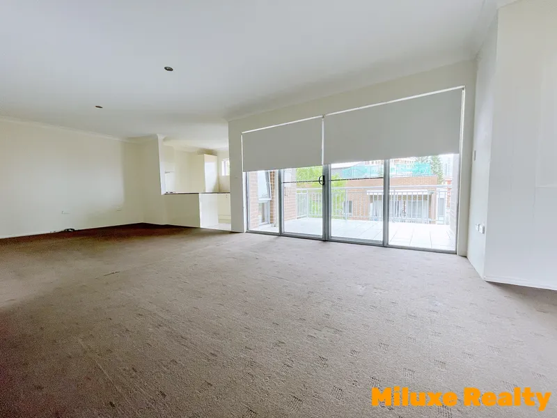 MODERN TWO BEDROOM + STUDY UNIT IN GREAT LOCATION!