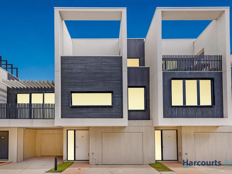 Luxury Townhouse in Central Mordialloc