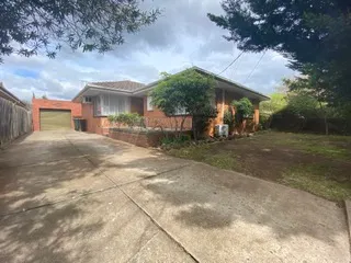 LARGE FAMILY HOME - PERFECT LOCATION!!