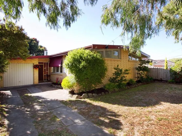 Family home - Walk to Shops