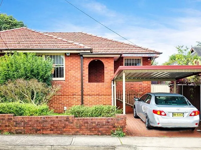 Modern & Furnished with Courtyard