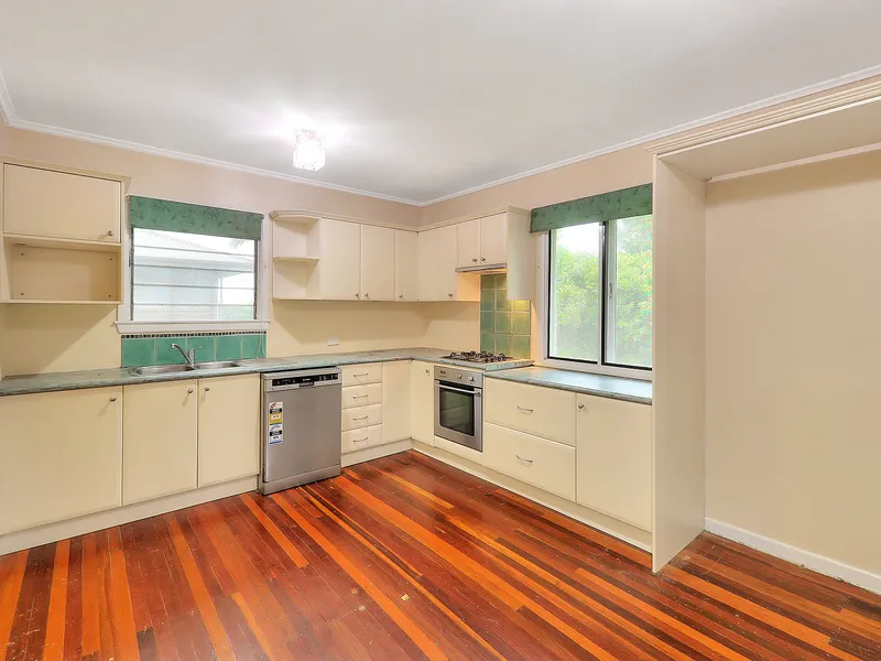 SECURED THREE BEDROOM HOME - FULLY AIR-CONDITIONED - MANSFIELD HIGH CATCHMENT