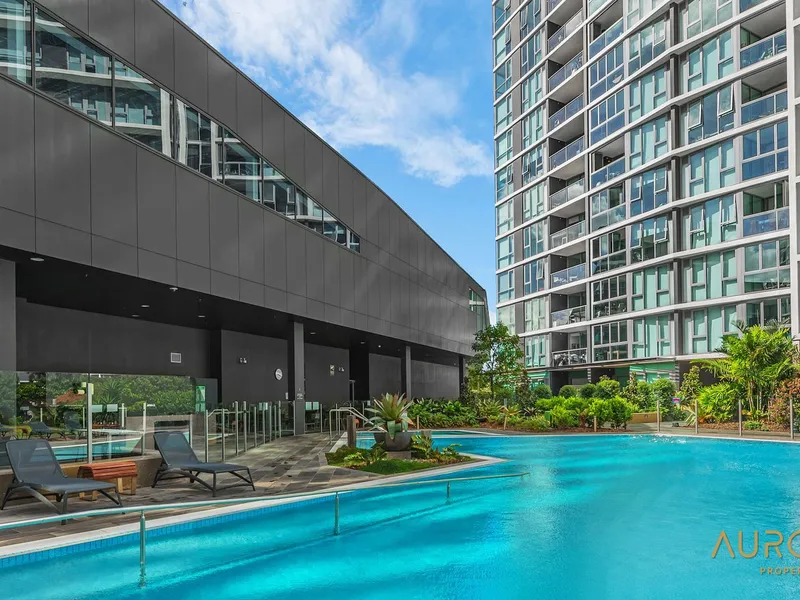 Vacant one bedroom apartment with Massive Balcony