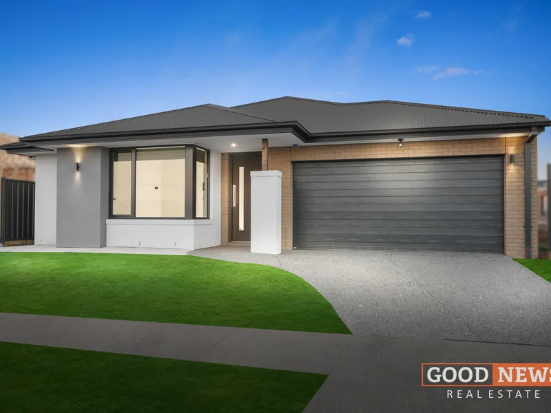 Contemporary Elegance: Newly Constructed Home with Modern Design