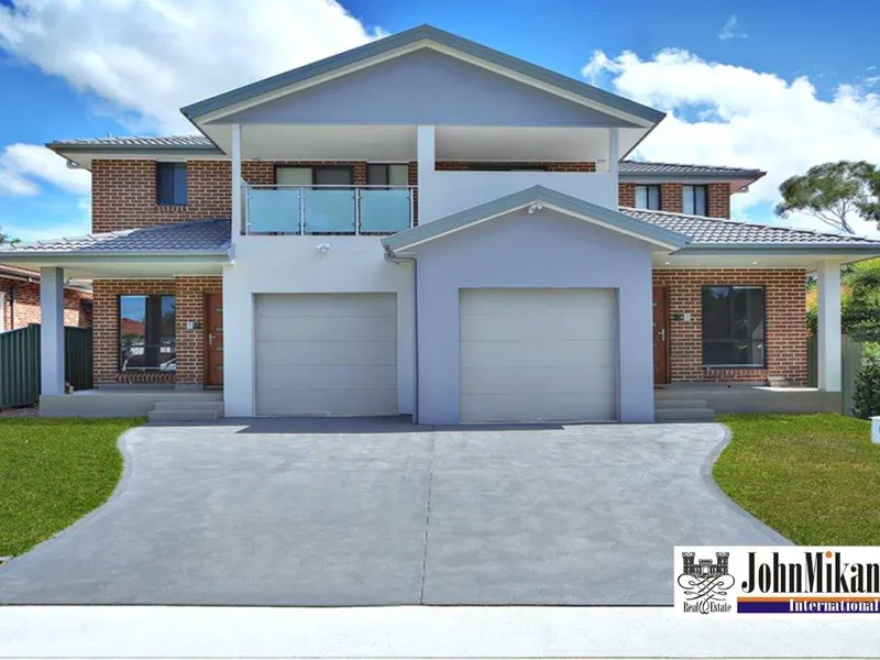 Modern Duplex Home - Quiet and Convenient - Open Sat 12.00 - 12.30 PM