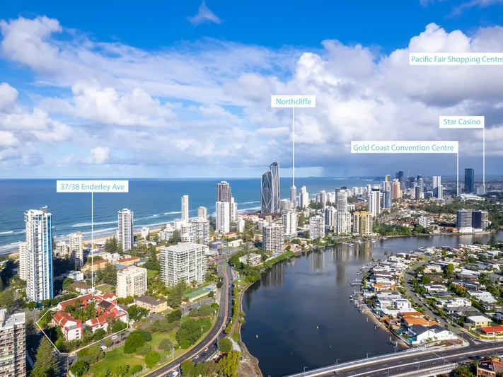 WALK TO BEACHES, CAFES, BARS & RESTAURANTS