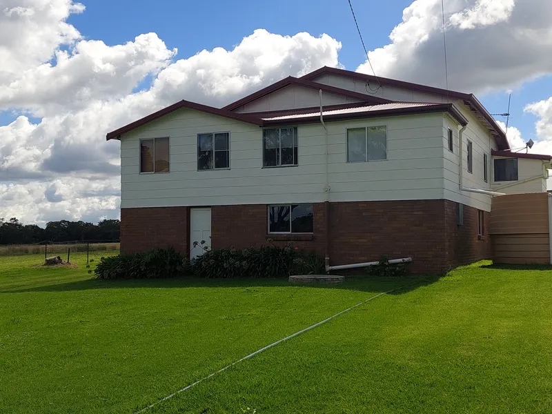 Well Presented Home on 3 Acres
