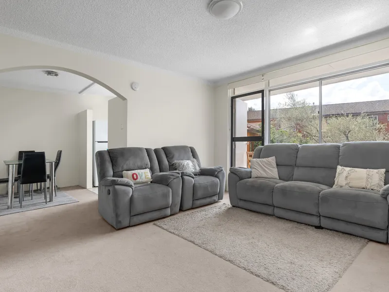 Classic style apartment in the heart of Homebush West