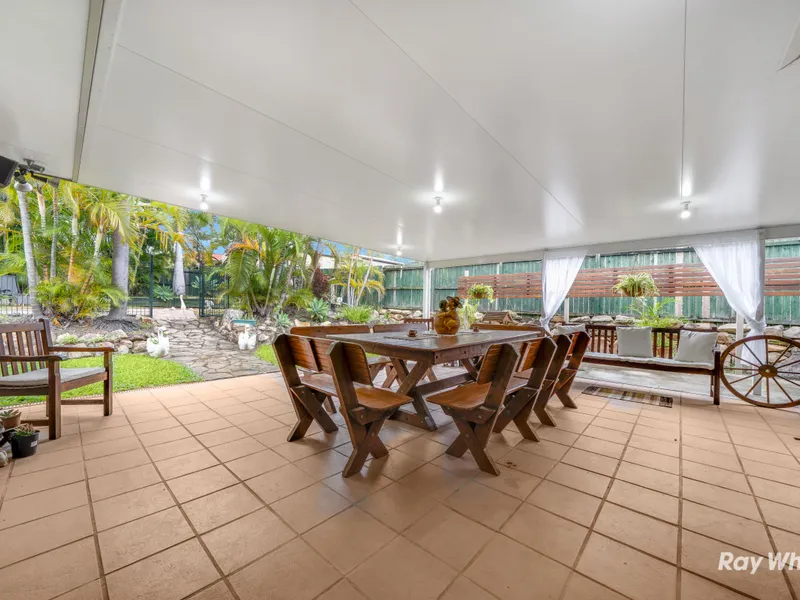 ENTERTAIN IN PARADISE!