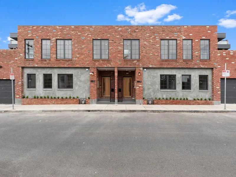 WAREHOUSE STYLE LIVING WITH WOW FACTOR