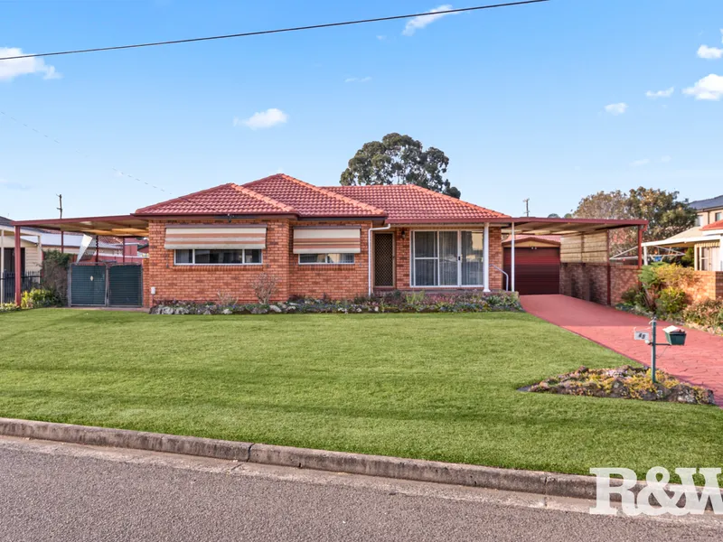 3 Bedroom Brick Family In Sought After Fairfield West!