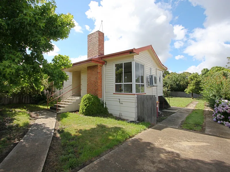 PERFECT STARTER HOME - STREETS AHEAD