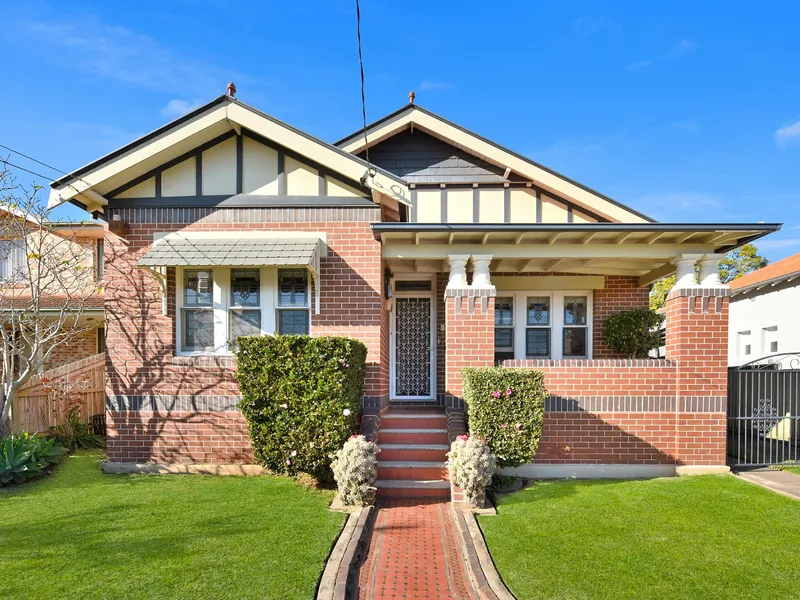 Showcasing Immaculate 3 Bedroom Bungalow - Ultimate Paradise Living & Entertainers Delight