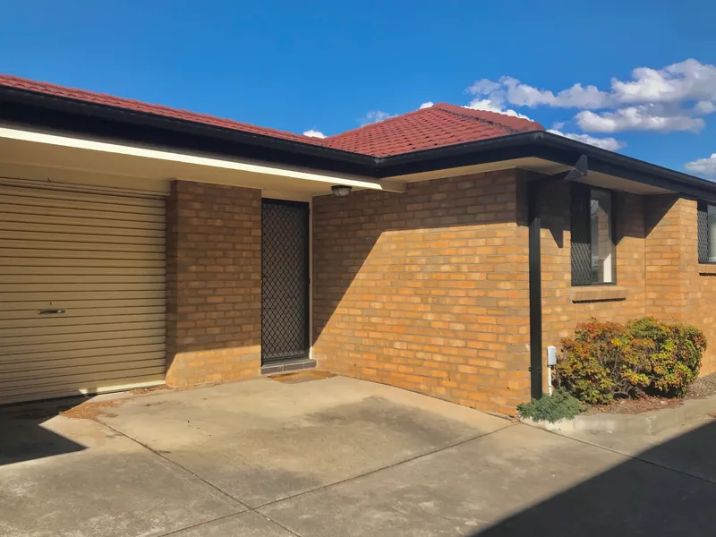 Great Unit Close to Town & Transport