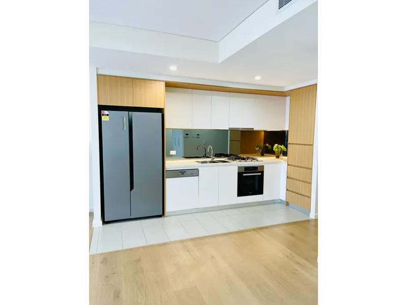 1 Bedroom Aprtmemt in the heart of ROUSE HILL TOWN CENTRE!