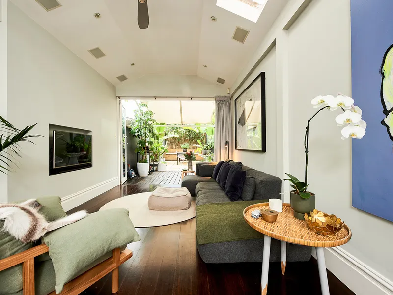 Sophisticated terrace in a walk-to everywhere lifestyle location - fully furnished.