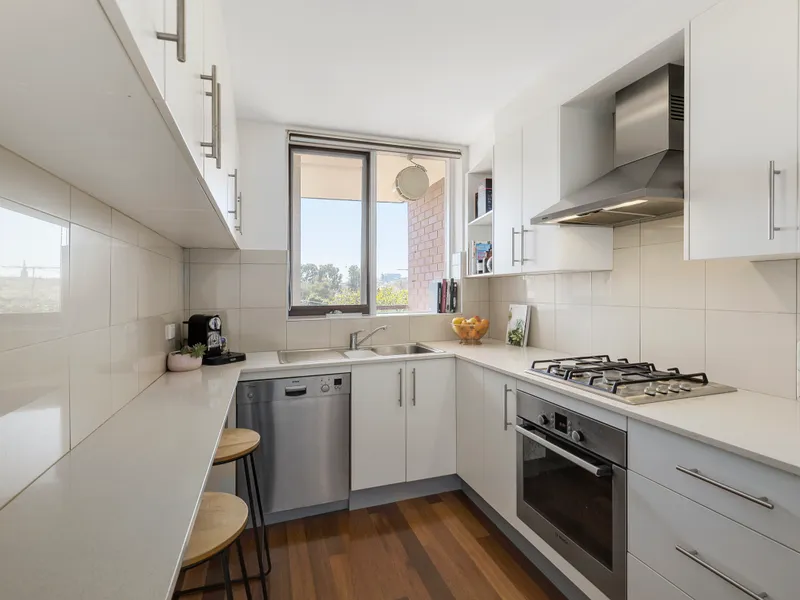 Spacious & Bright 2 Bedroom Apartment