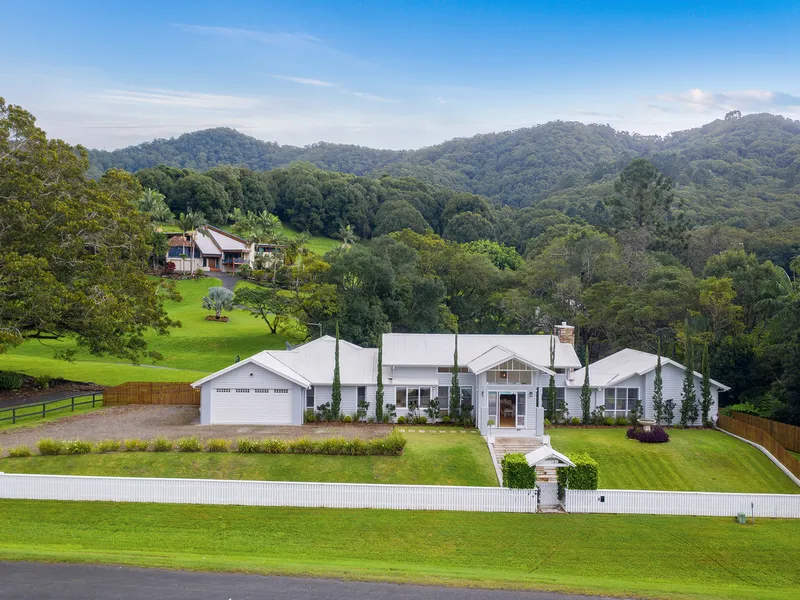 Prestigious Hamptons Style Hinterland Home