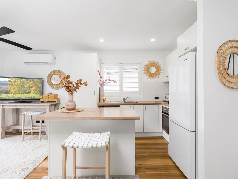 Charming Modern Bangalow Studio