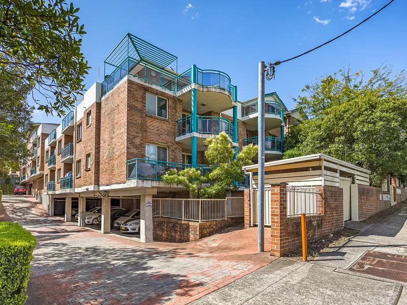 Modern Apartment Opposite Bankstown Central 