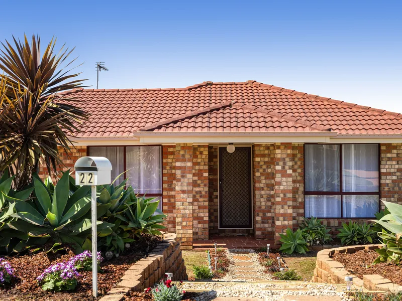 Like New With Two Living Spaces & Great Views