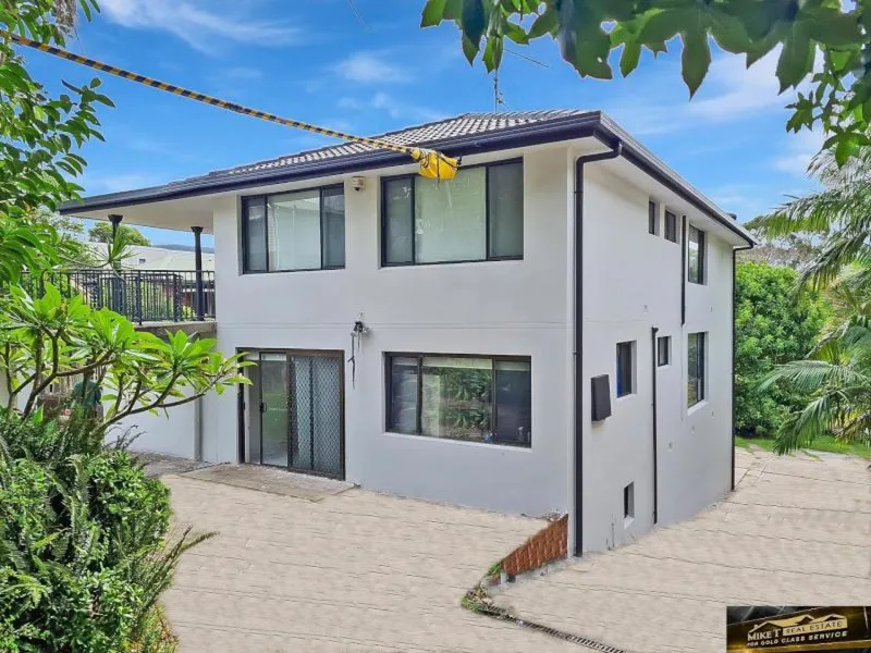 Huge 7 BEDROOM home on a 1250M Block!