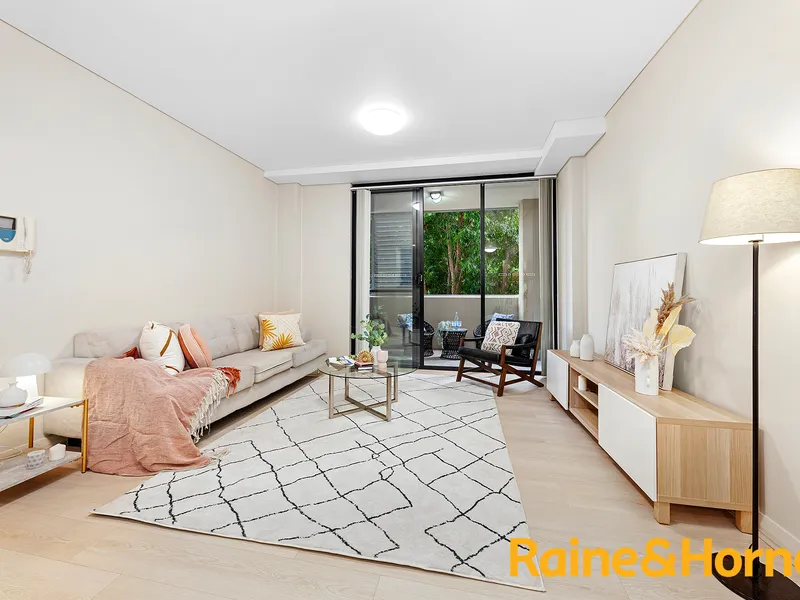 Spacious full brick three-bedroom apartment and a prestigious riverside location