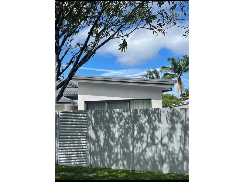 Single 1 Bed 1 Bathroom Studio in Sought After Area of Varsity Lakes
