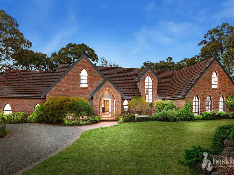 Grand scale Donvale luxury - 1 acre