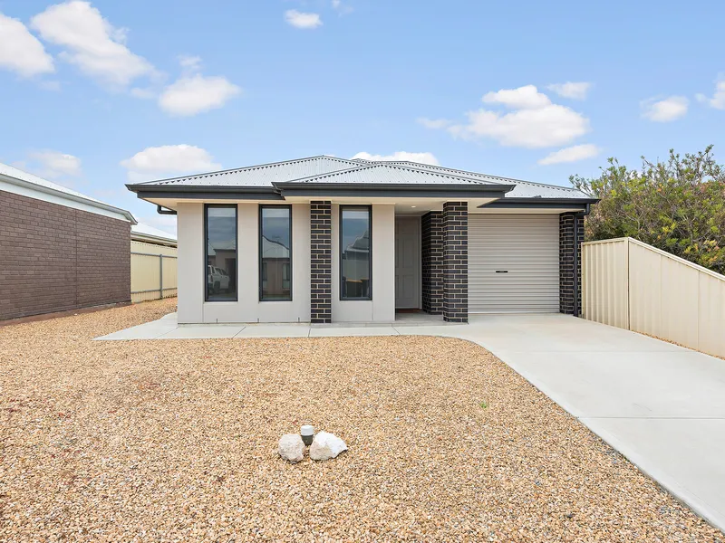 Island Charm in Coorong Quays with solar