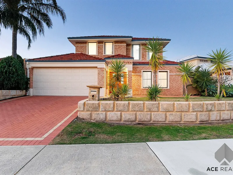 STYLISH CHARM IN DRESS CIRCLE LOCATION