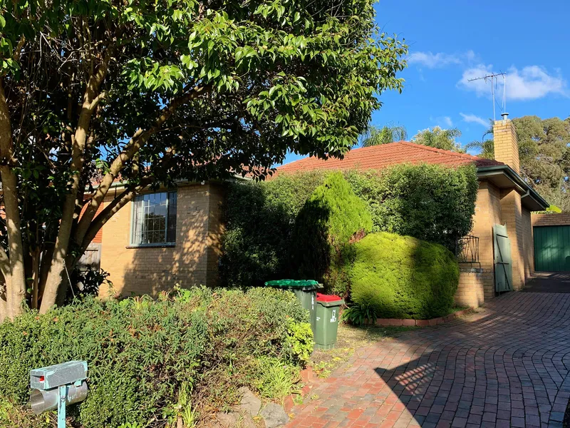 3 Bedrooms House in Blackburn South