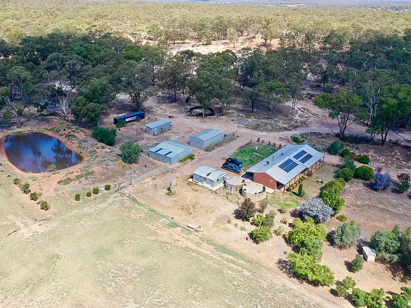 Spacious 7.5 acre* country retreat: A must see property!