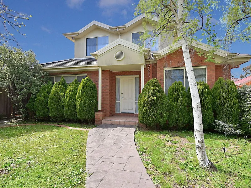 Grand Townhouse In A Prime Location