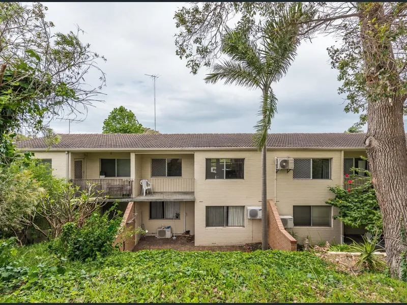 Light, bright apartment with lovely, green outlook. 