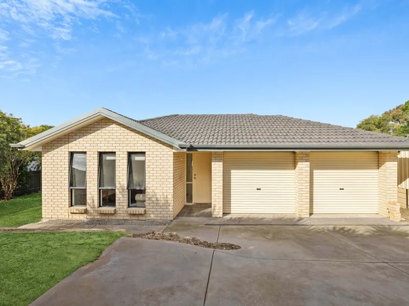 Spacious Family Living - A Blank Canvas to Make Your Own!